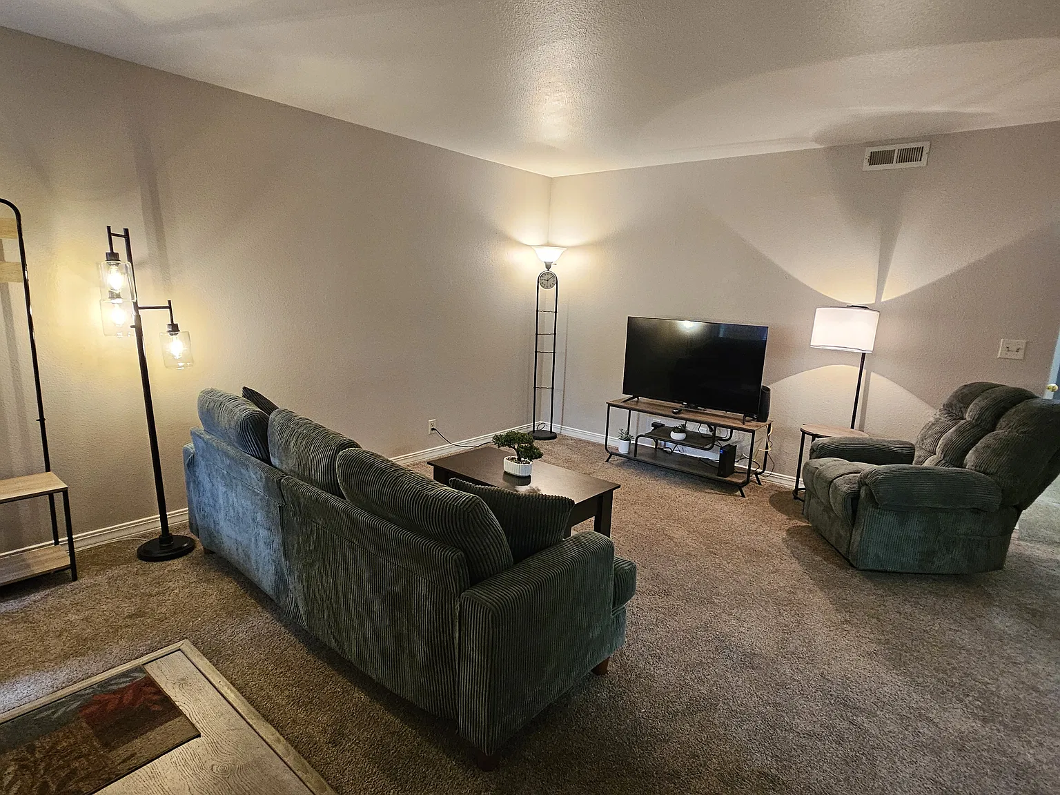 2 bed, 716 sqft, $2,100 — Photo 3