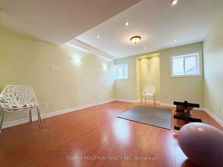 210 Old Colony Rd — Photo 25