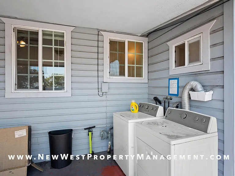 1043 Sampson St #A — Photo 19