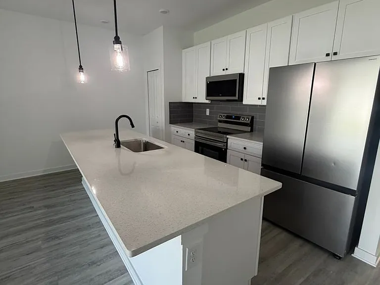 2210 Wayne Ave S — Photo 9