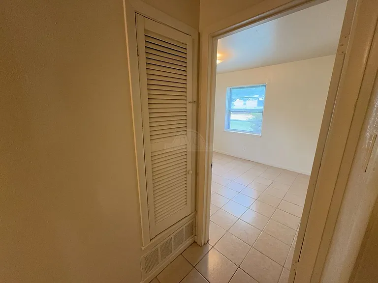1214 Valentine St — Photo 6