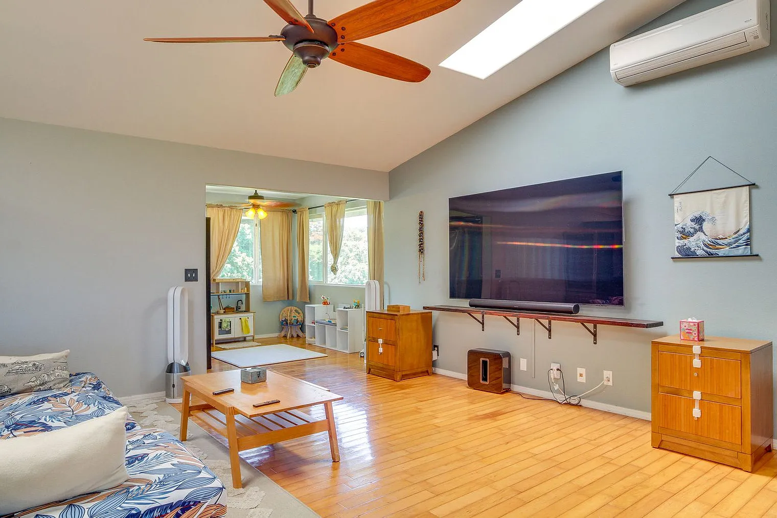 5 bed, 3.0 bath, 2195 sqft, $10,031 — Photo 1