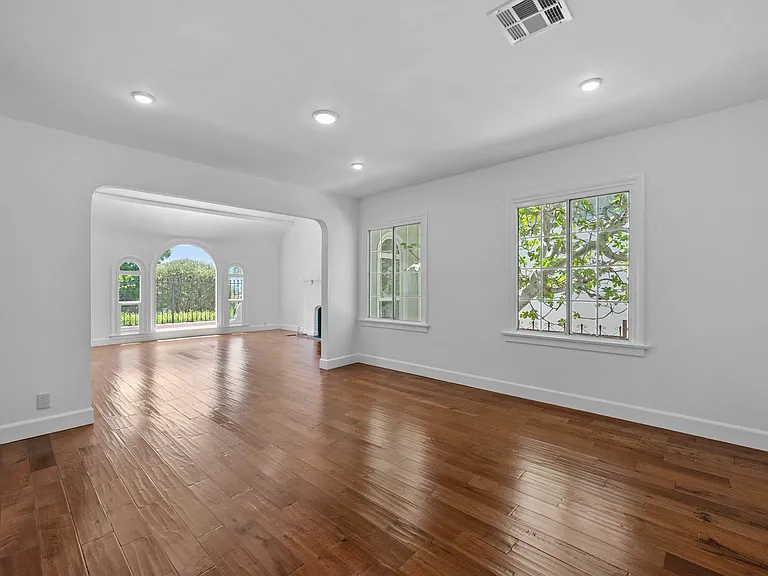 4733 Ambrose Ave — Photo 6