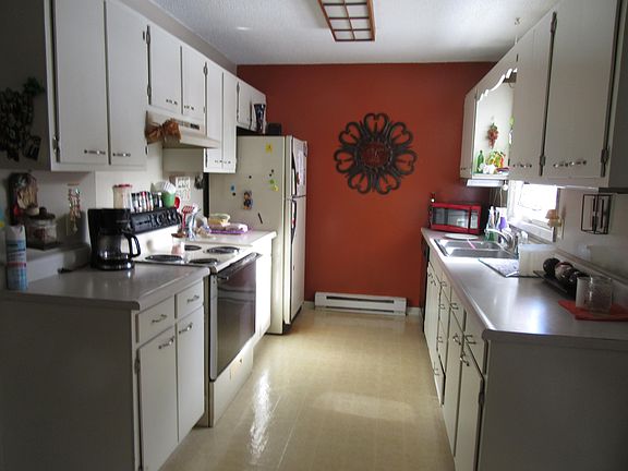2nd image of 4586 Vista Dr