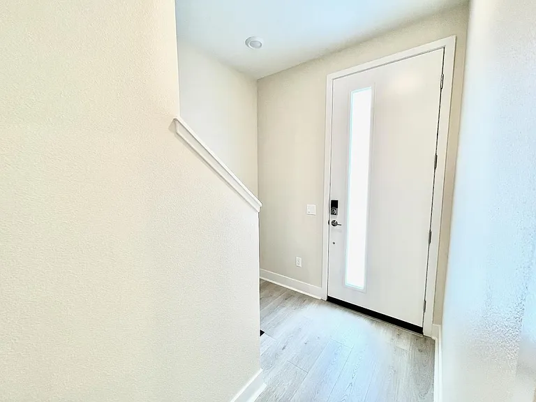 1692 Enterprise Dr — Photo 2