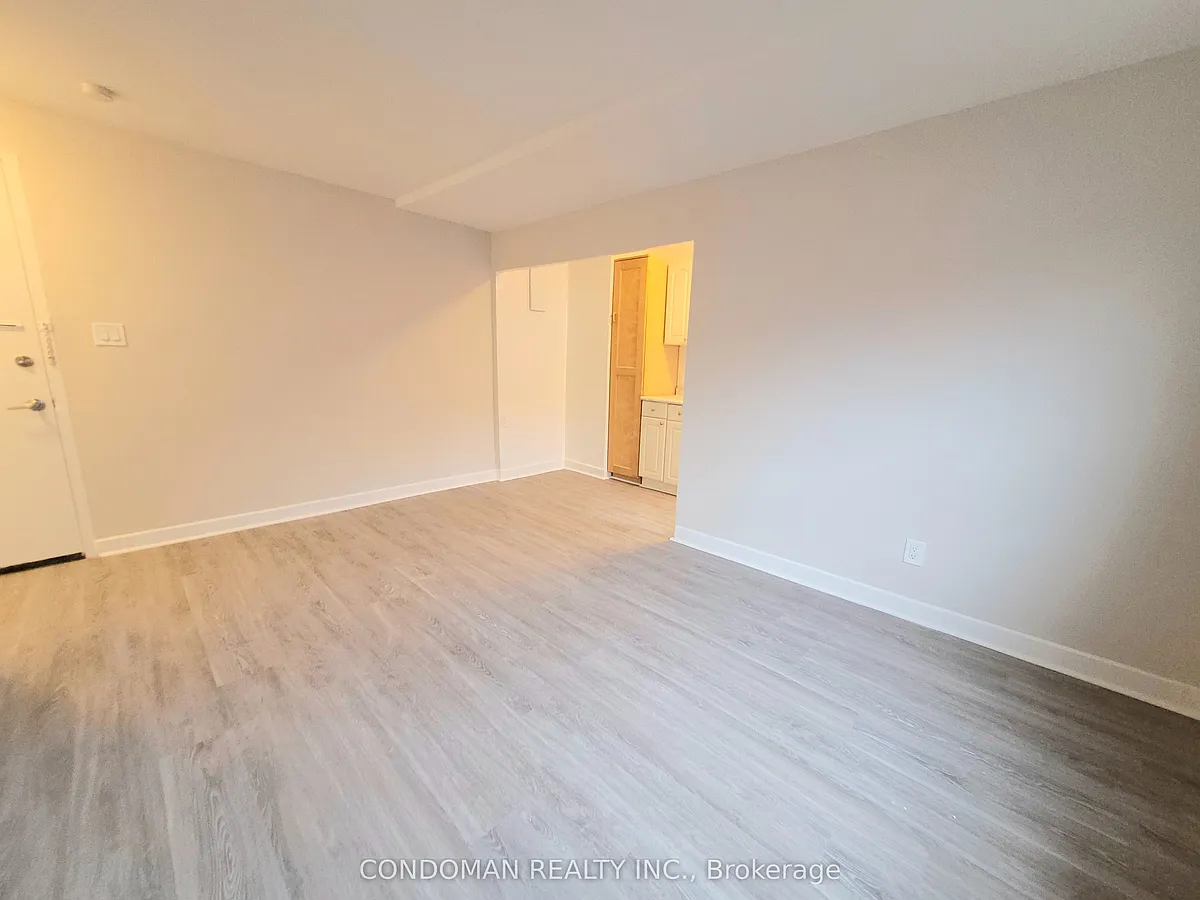 Building Photo - 852 Broadview Ave #303