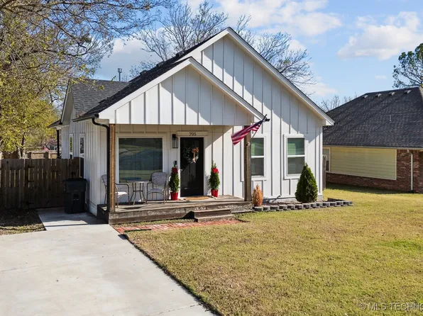 705 N 10th St, Collinsville, OK 74021