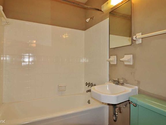 5th image of 2204 Eudine Dr W