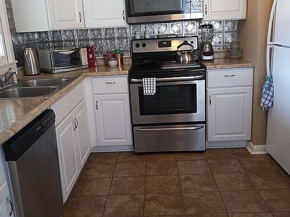 3rd image of 3131 Hale Dr SW