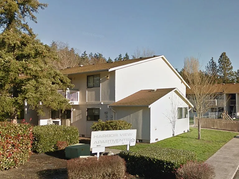 500 Tucker Ave — Photo 2