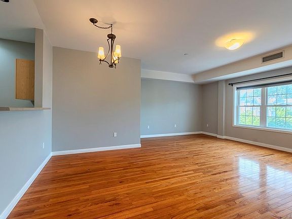 3rd image of 8 Walnut St Unit 206