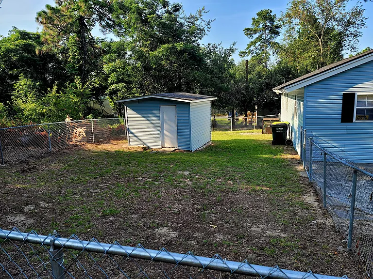 807 Laurel Rd — Photo 2