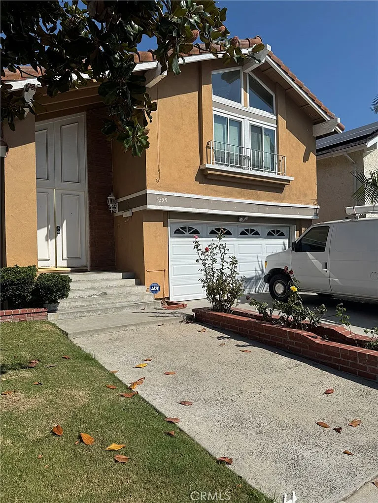 4 bed, 2.5 bath, 2053 sqft, $5,500 — Photo 1