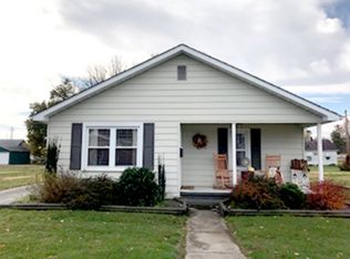 406 W College St, Fairfield, IL 62837