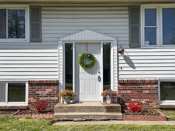 2nd image of 5015 Valentine Pl