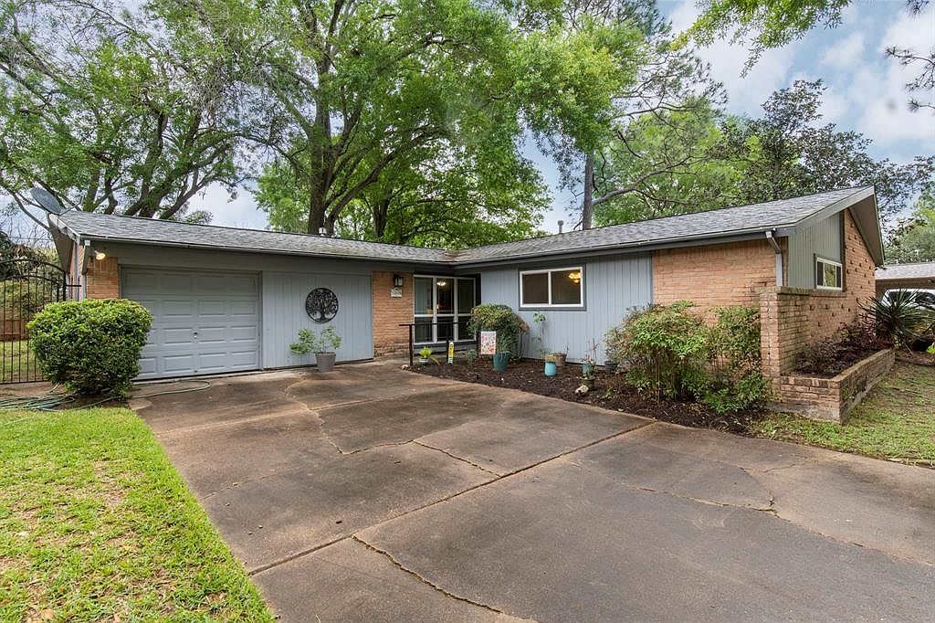 12019 Dunlap St - Property Image