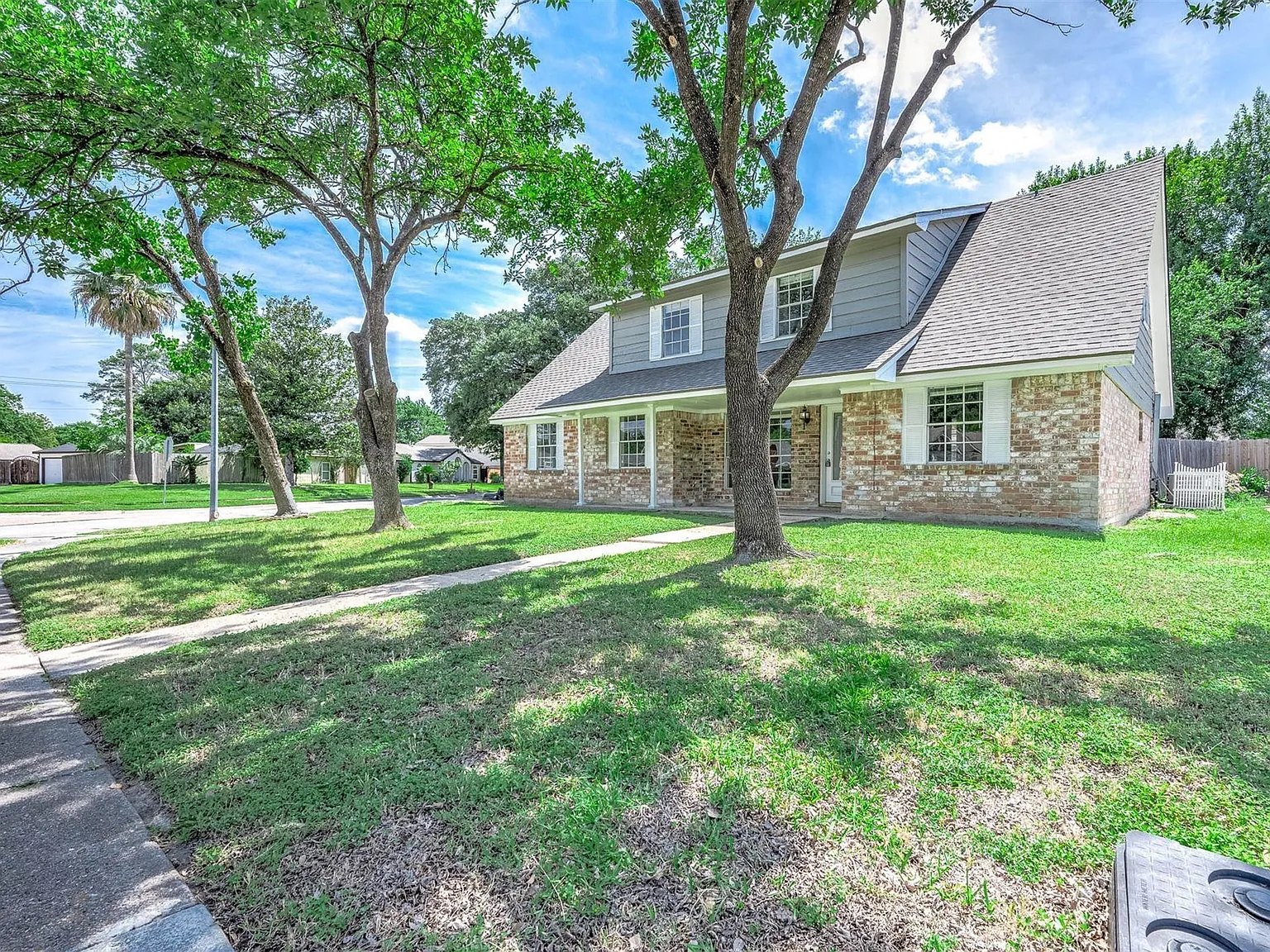 4 bed, 2.0 bath, 1696 sqft, $2,000 — Photo 3