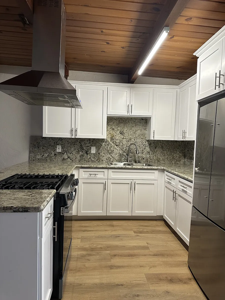 Building Photo - 6868 Laurel Canyon Blvd #5