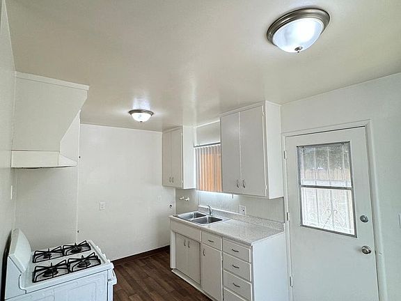 2nd image of 914-930 Edgar Ave #916