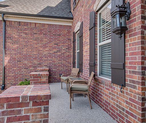 5th image of 1604 Twin Square Way