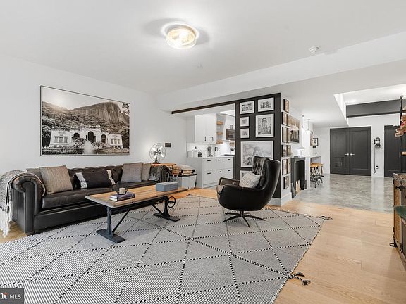 5th image of 2701 Hume Dr #400