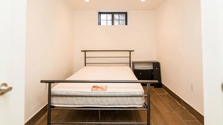 Rented by Nooklyn NYC LLC | media 54