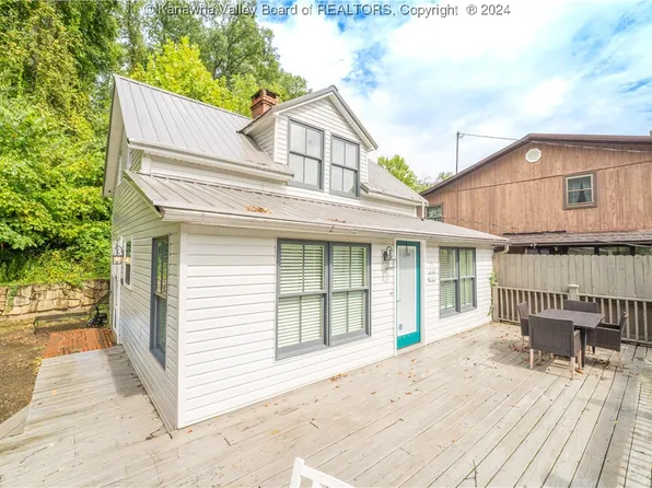 157 Lake Shore Dr, Cross Lanes, WV 25313