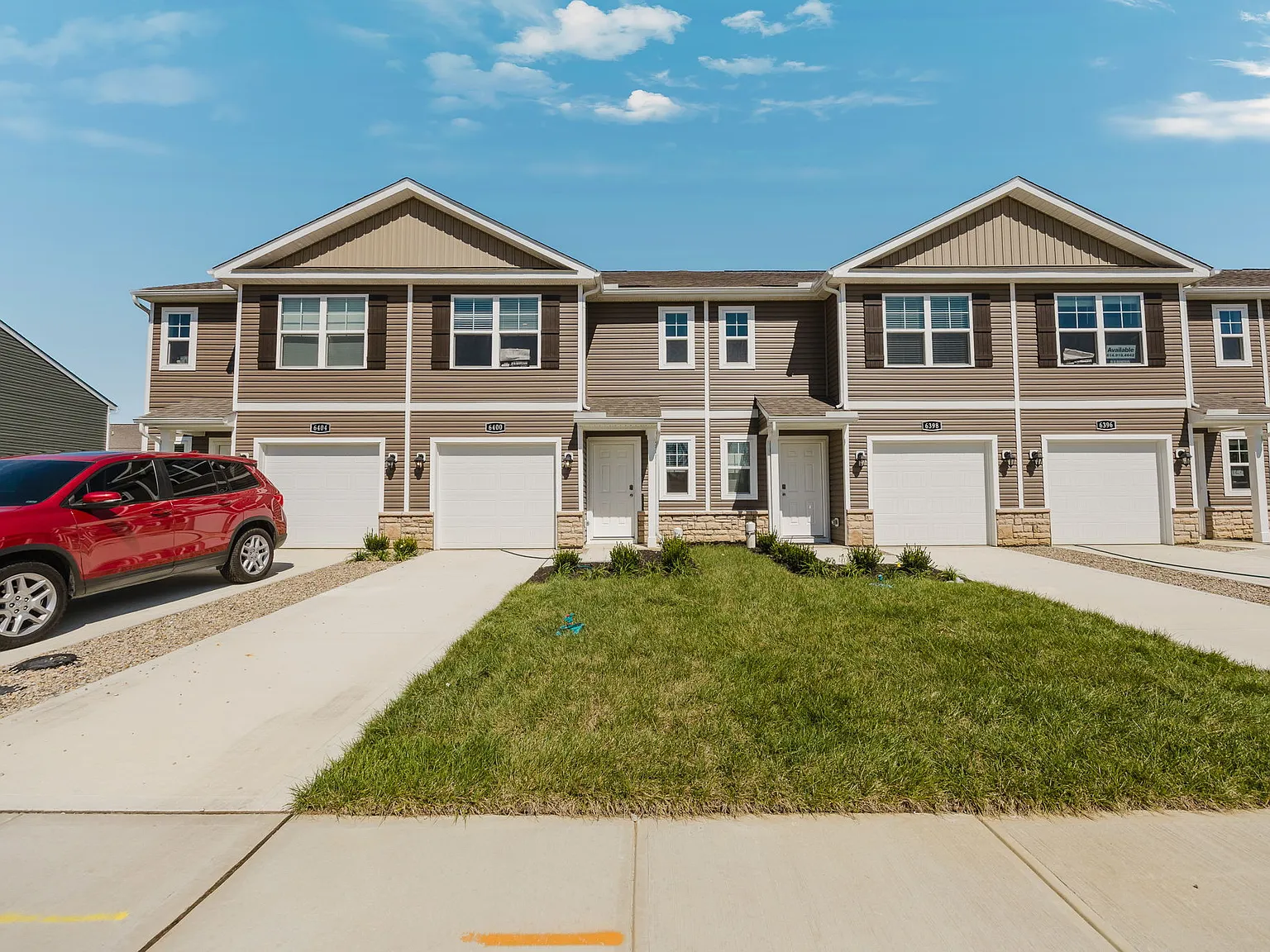 3 bed, 2.5 bath, 1418 sqft, $2,350 — Photo 2