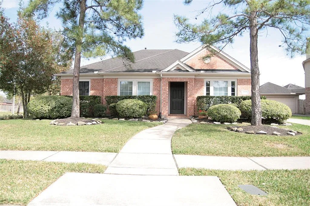 3 bed, 2.0 bath, 1794 sqft, $2,275 — Photo 1