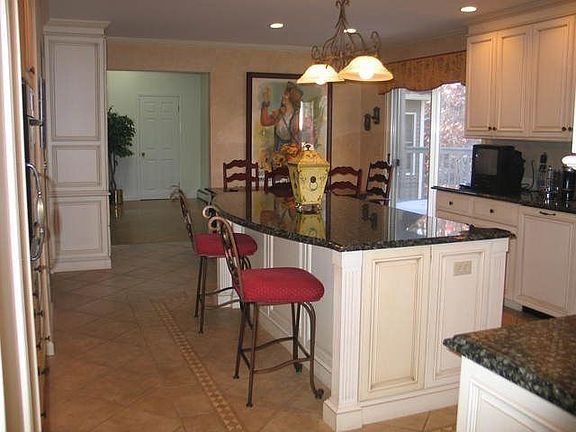 2nd image of 40 Brett Ln