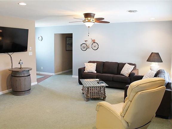 3rd image of 38900 Bayview W
