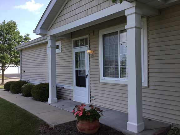 2nd image of 1541 Remington Ln