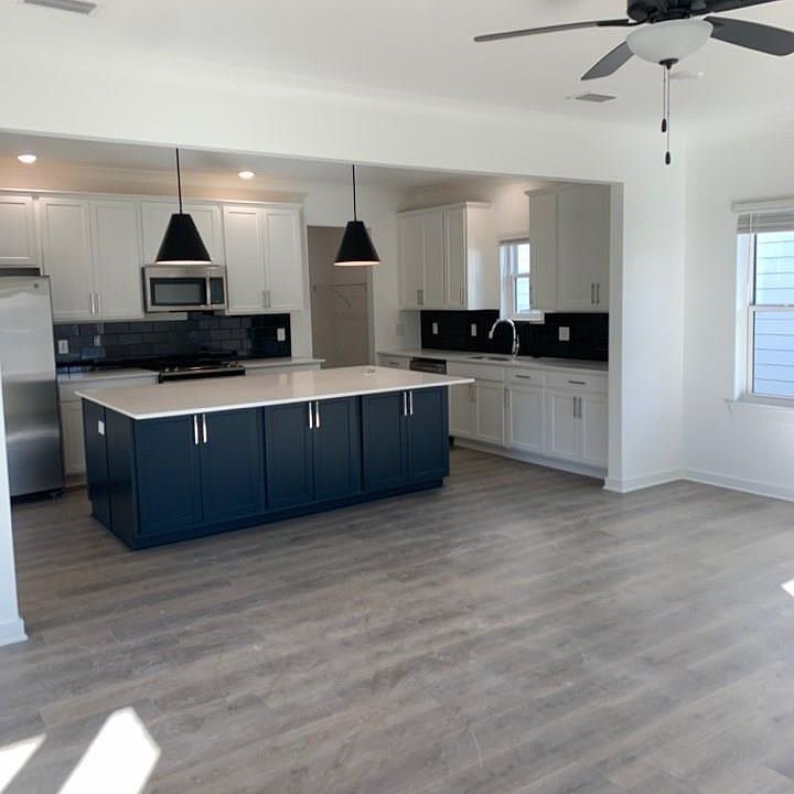 2nd image of 4620 Casablanca Dr