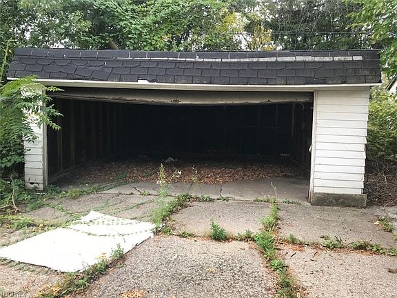 5th image of 3222 E 121st St
