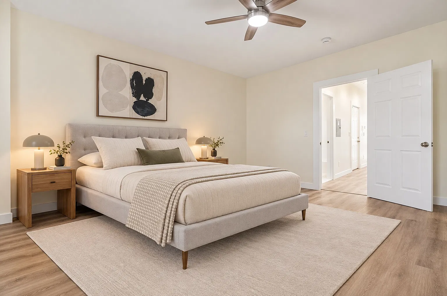 2 bed, 700 sqft, $2,050 — Photo 2