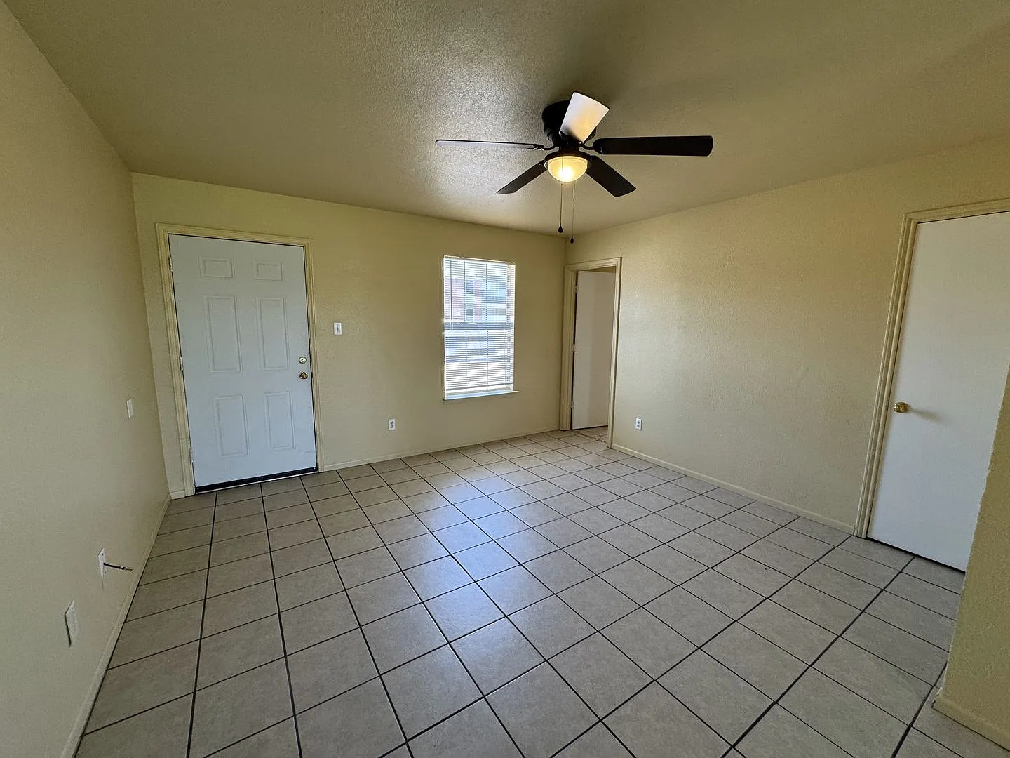 5702 Greengate Dr — Photo 4