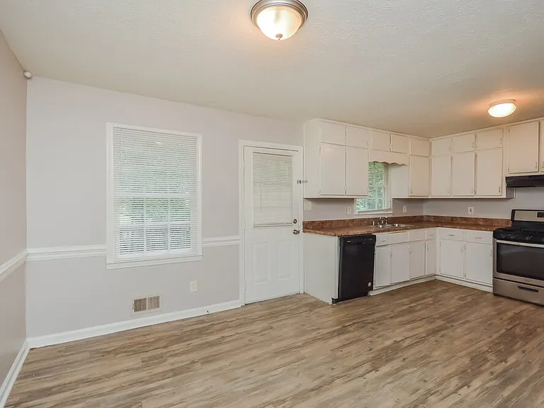 1589 Cherry Hill Ln SW — Photo 6