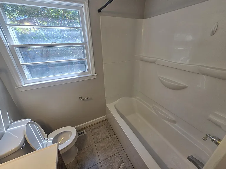 3008 Belle Ave NE — Photo 11