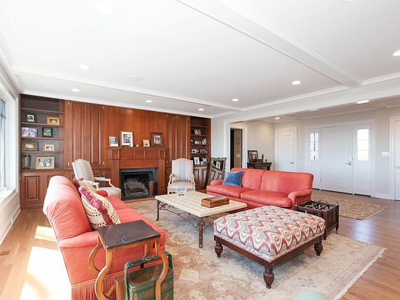 2nd image of 260 Dolphin Dr