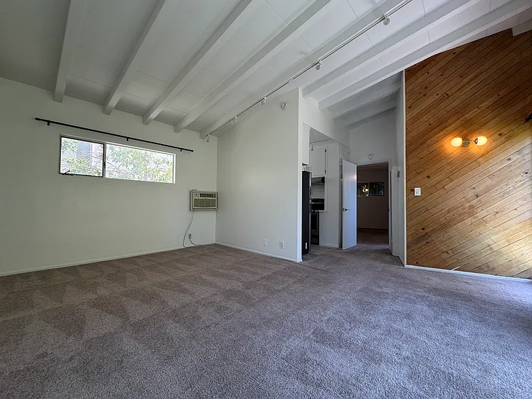 4418 Vantage Ave #3 — Photo 16