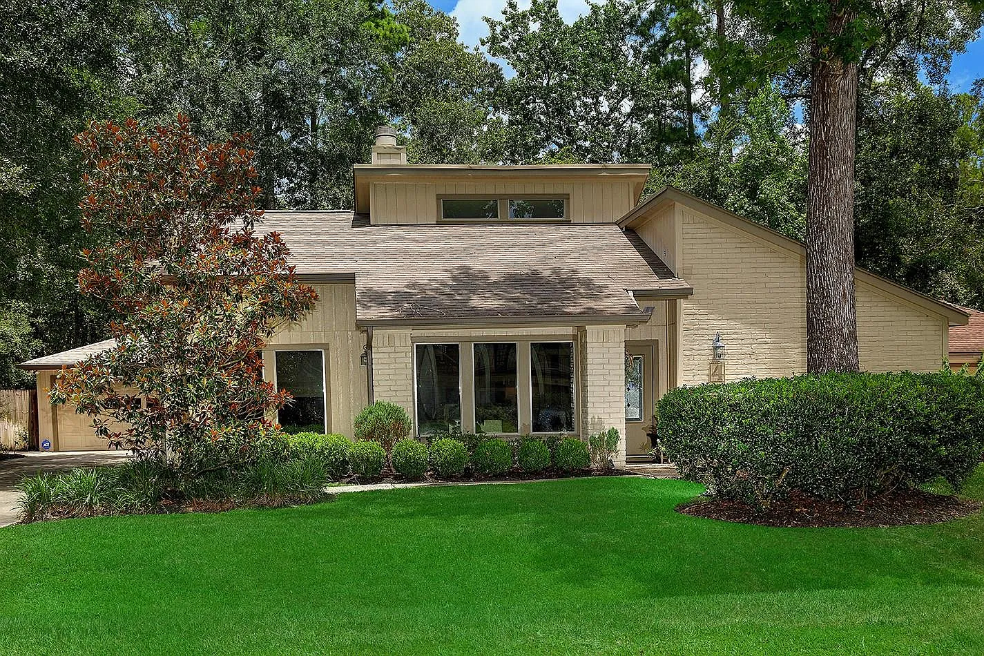 3 bed, 2.0 bath, 2037 sqft, $3,450 — Photo 1