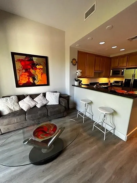 Studio, 549 sqft, $2,900 — Photo 3