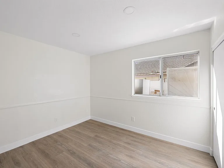 683 Jonquil St #B — Photo 8
