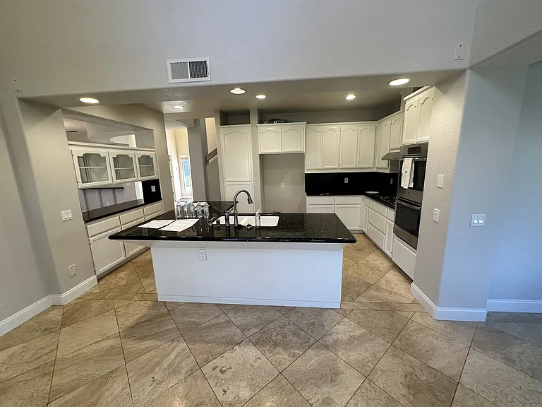 2221 Banbury Cir — Photo 19