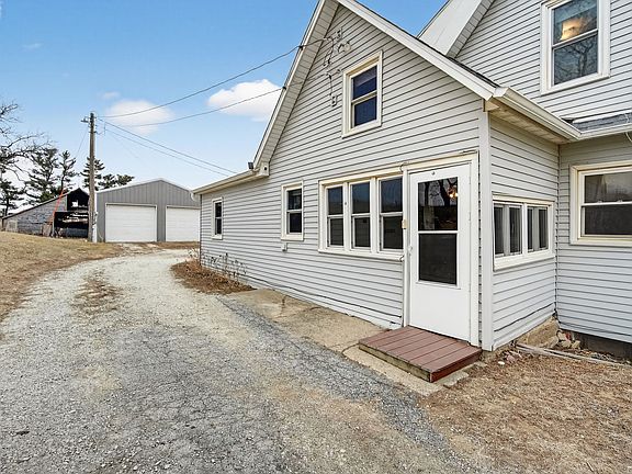 3rd image of 1995 Maple Ave