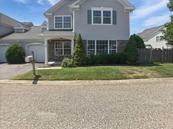 5 Lori Lane, Middle Island, NY 11953