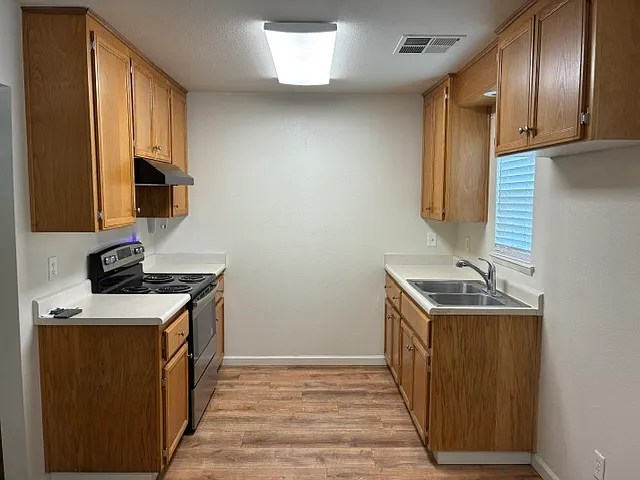 175 E Manning Ave — Photo 3