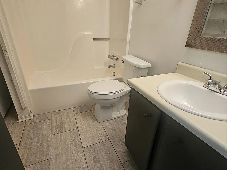 8380 Country Walk Dr #B — Photo 16