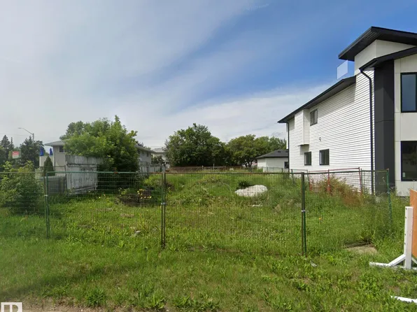 10712 149th St NW, Edmonton, AB T5P 1M2