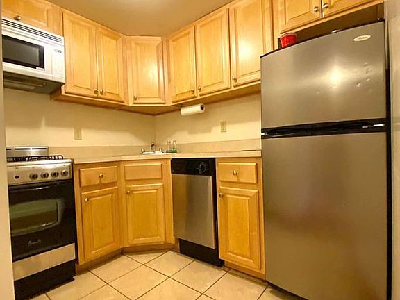 2nd image of 318 W 105th St APT 2b